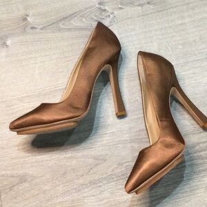 New “Anita” Salone Monet Satin Shoes Size: 10 Heel Height: 4.5 in Color: (Paul)